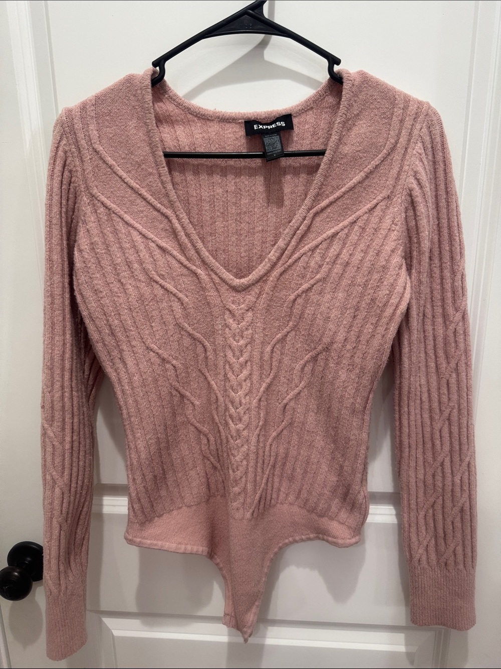 Express Blush Cable-Knit V-Neck Sweater